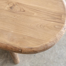 TRION INDOOR ROUNDED TEAK BENCH  |  CLOSE UP